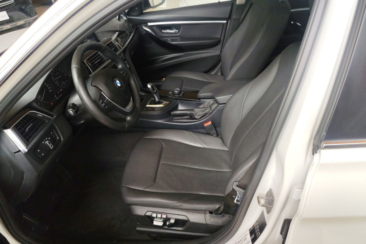 BMW 3 Series 2017 car image #15