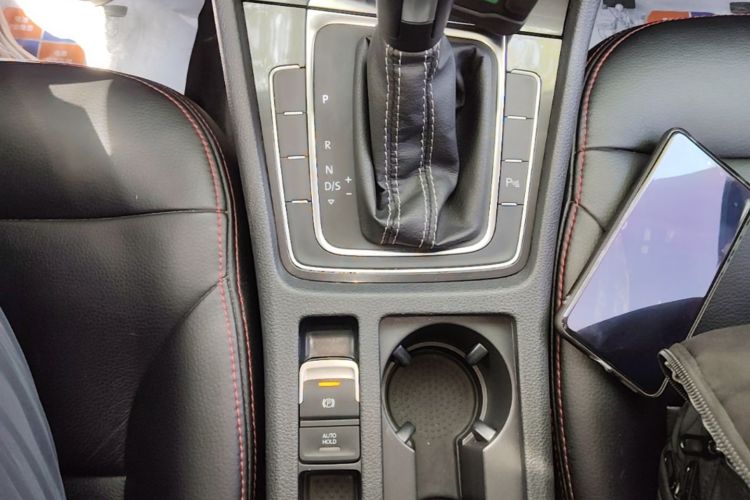 Volkswagen Golf 2017 car image #14