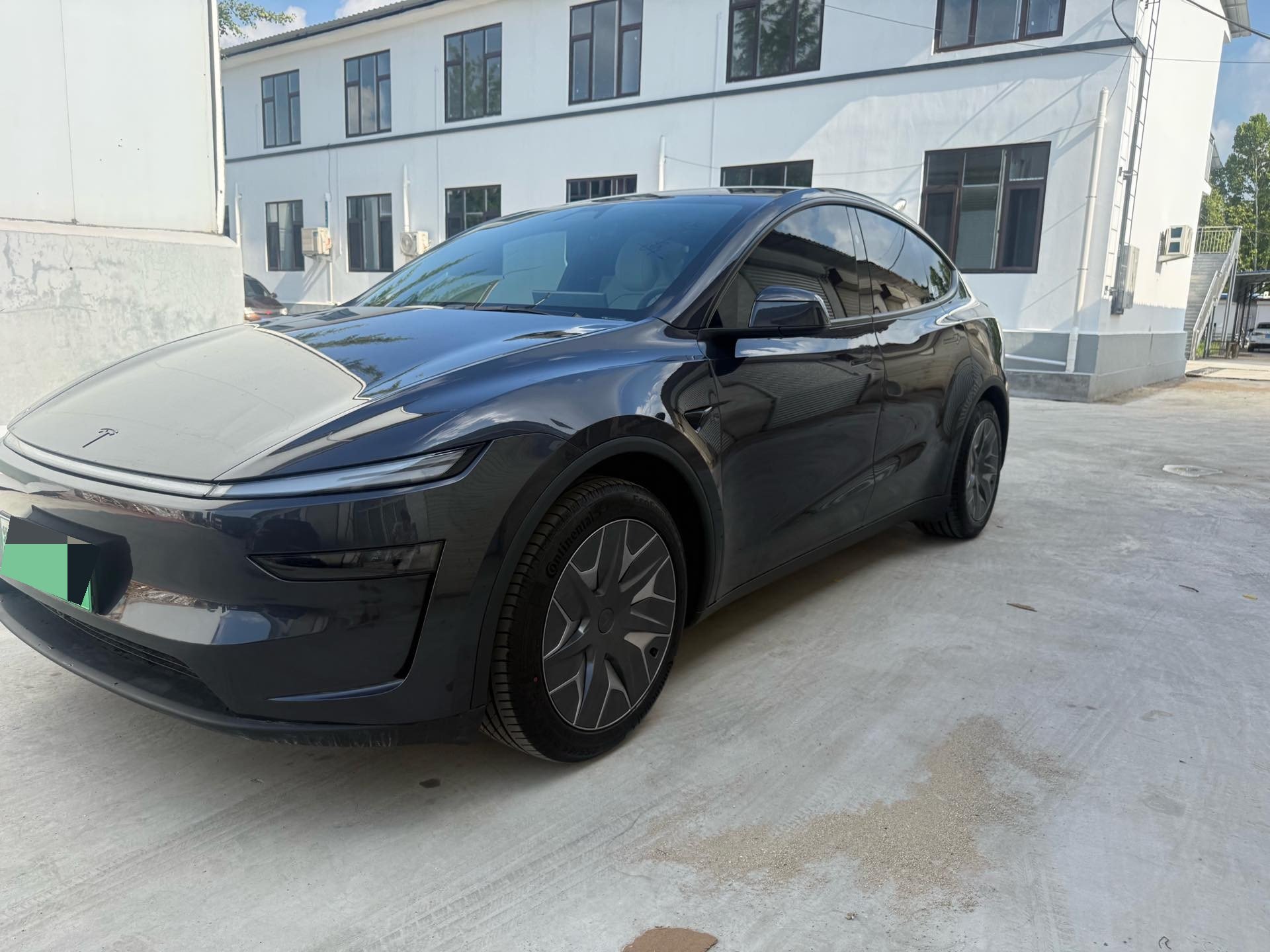 Tesla Model Y L 2026 Tesla Model Y L 2026 car image