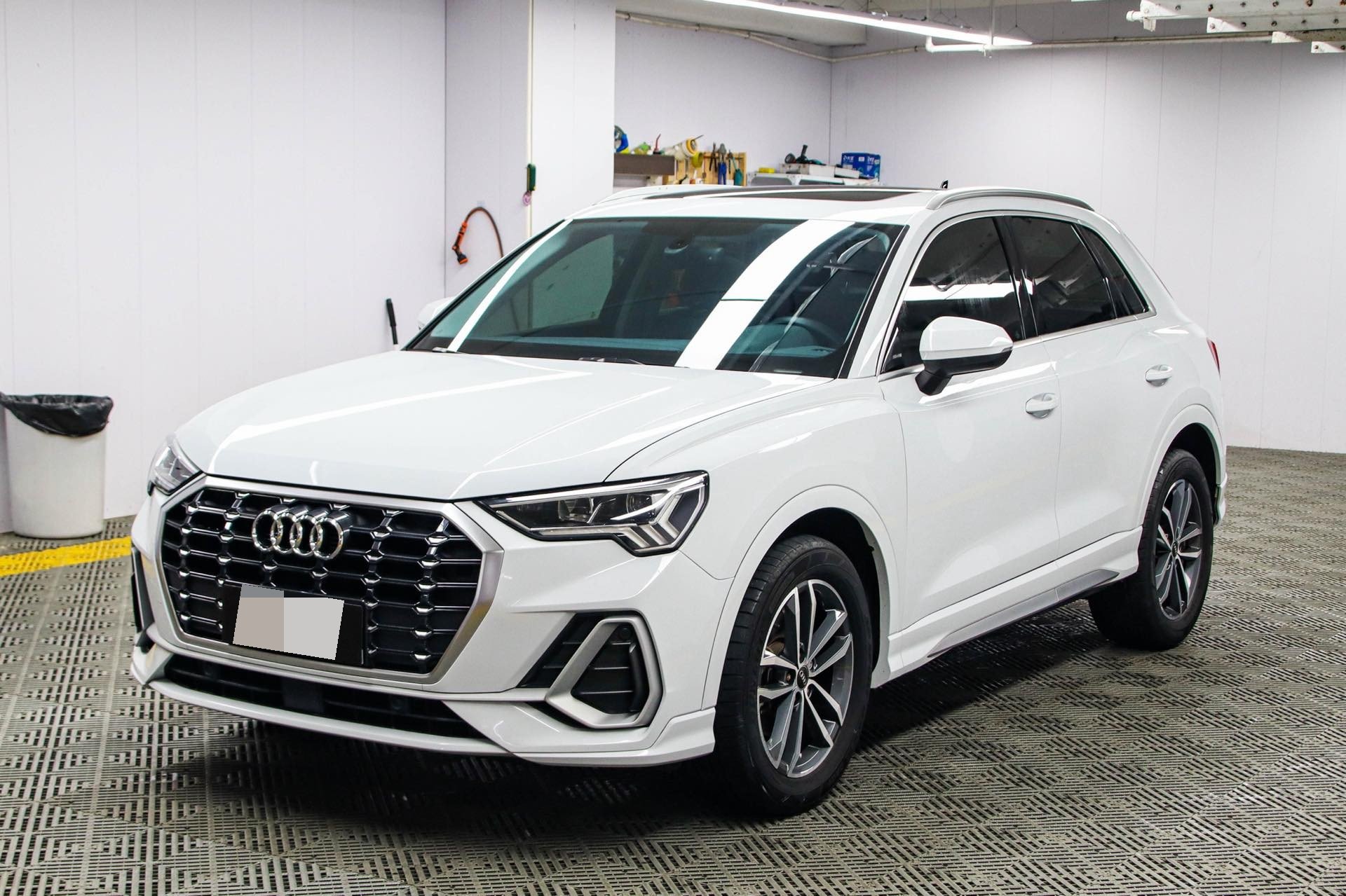 Audi Q3 2022 car image 