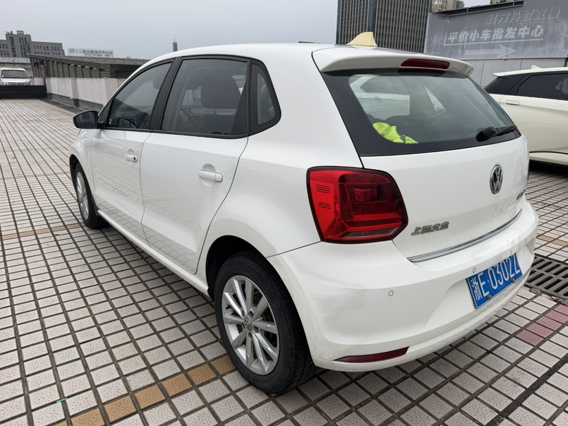 Volkswagen Polo 2015 car image #6
