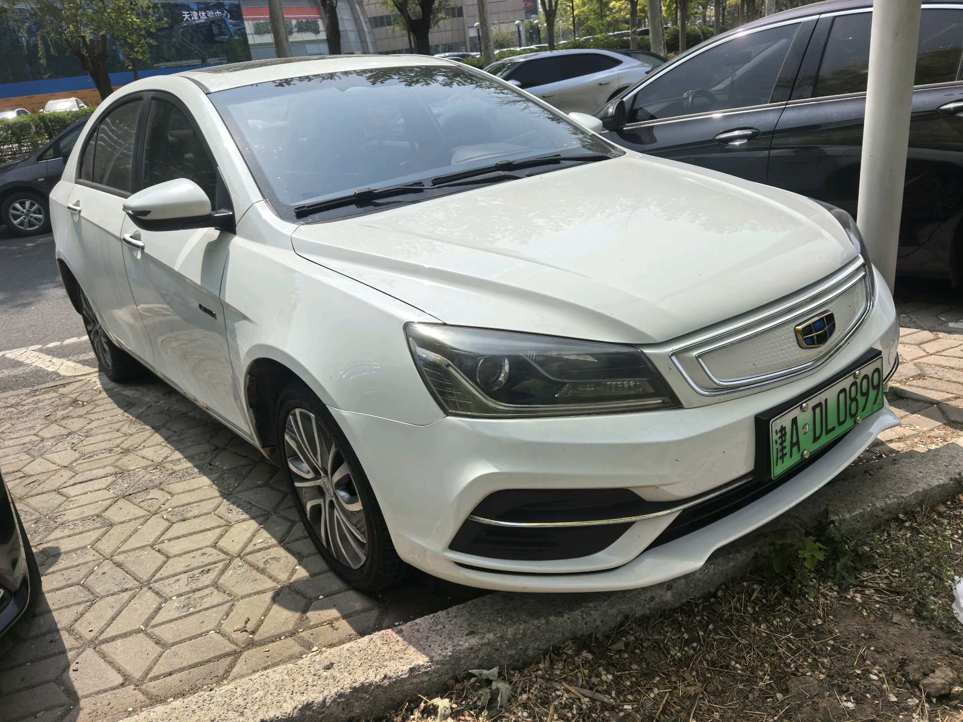 GEELY Emgrand New Energy 2019 car image #2