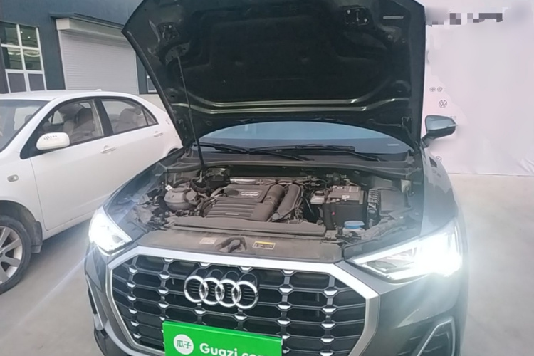 Audi Q3 2022 car image #20
