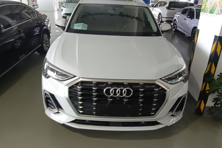 Audi Q3 2019 #3 Audi Q3 2019 car image #3
