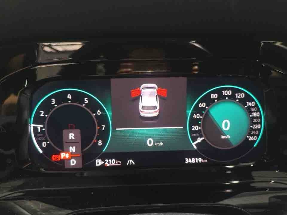Volkswagen Golf 2022 car image #6