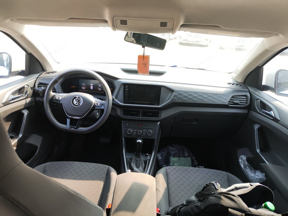 Volkswagen T-Cross 2023 #8 Volkswagen T-Cross 2023 صورة سيارة #8