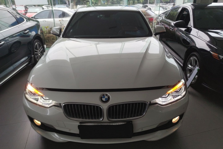 BMW 3 Series 2018 #3 BMW 3 Series 2018 car image #3