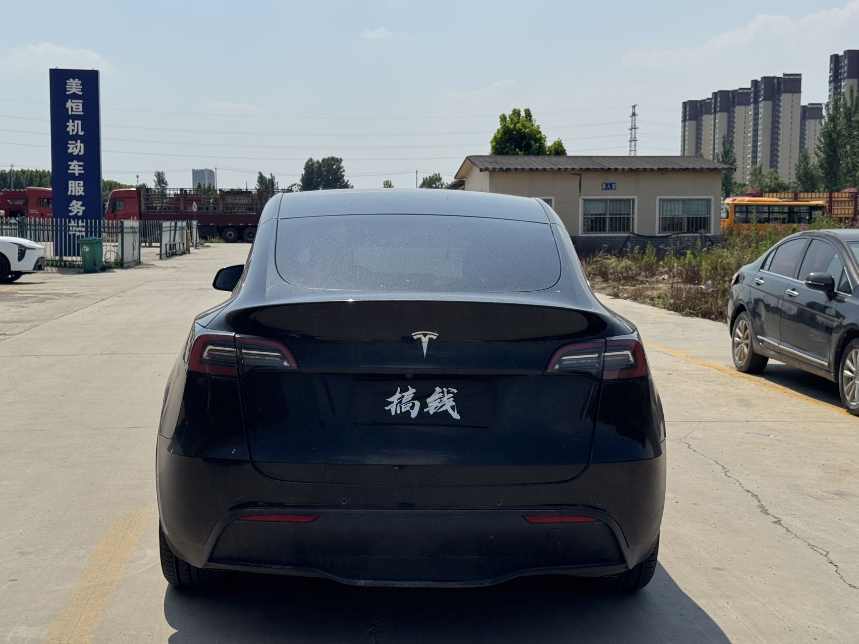 Tesla Model Y 2022 #4 Tesla Model Y 2022 car image #4