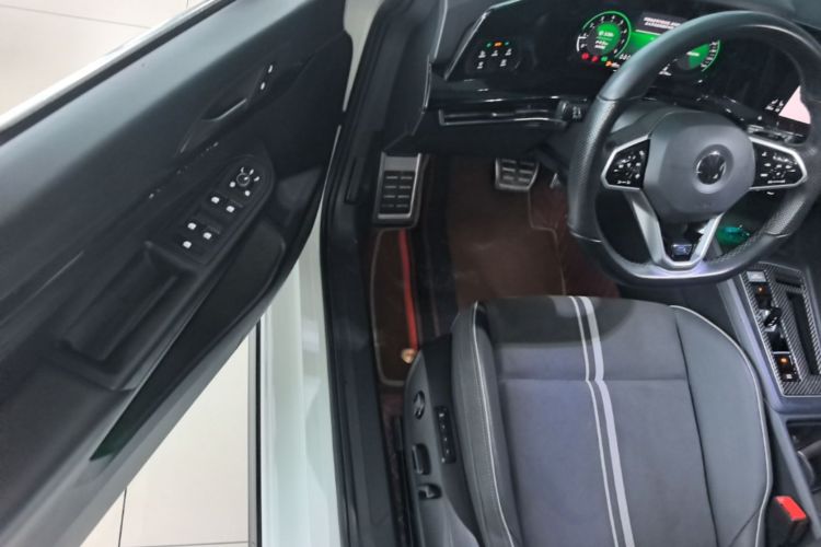 Volkswagen Golf 2022 car image #12