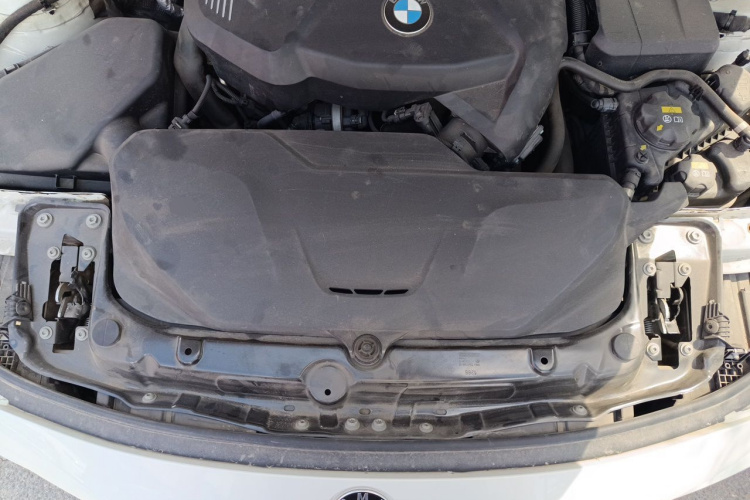 BMW 3 Series 2018 car image #18