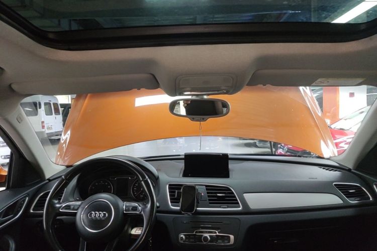 Audi Q3 2015 car image #21