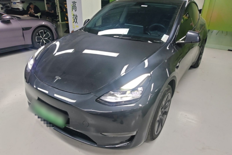 Tesla Model Y 2024 immagine di auto #2