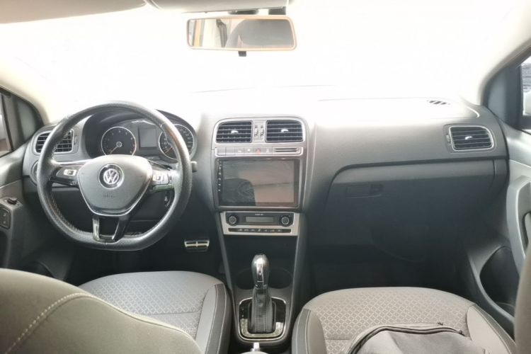Volkswagen Polo 2016 car image #10