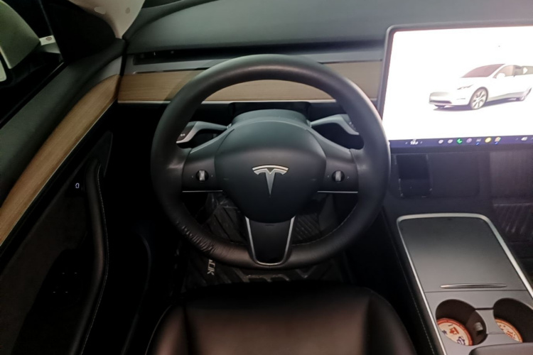Tesla Model Y 2022 #11 Tesla Model Y 2022 car image #11