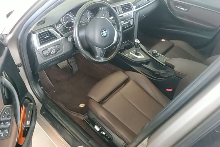 BMW 3 Series 2018 car image #15