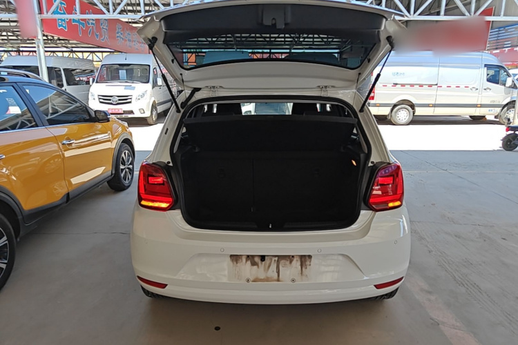Volkswagen Polo 2017 car image #19
