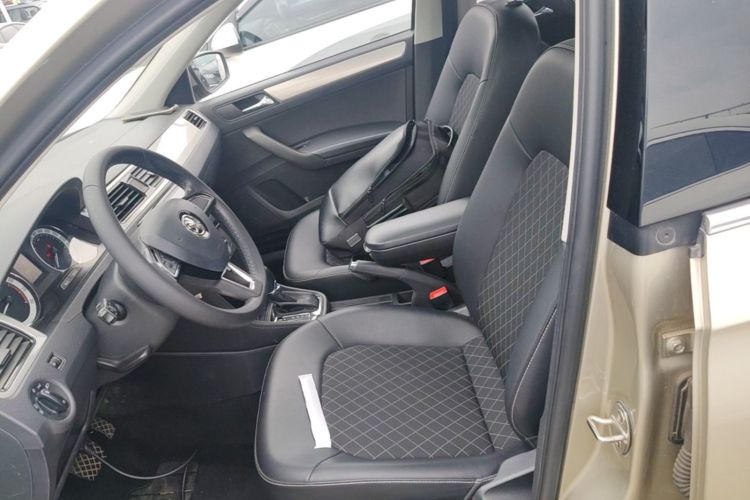 Skoda Rapid 2018 #17 Skoda Rapid 2018 image de voiture #17