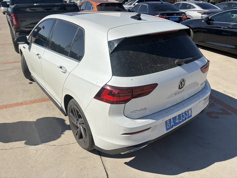 Volkswagen Golf 2023 car image #4