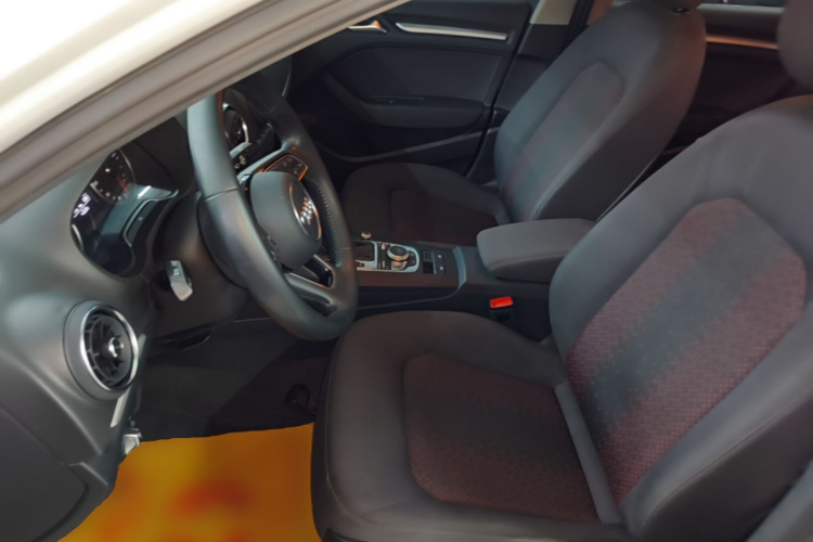 Audi A3 2018 car image #19