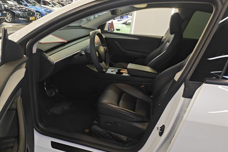 Tesla Model Y 2024 #15 Tesla Model Y 2024 car image #15