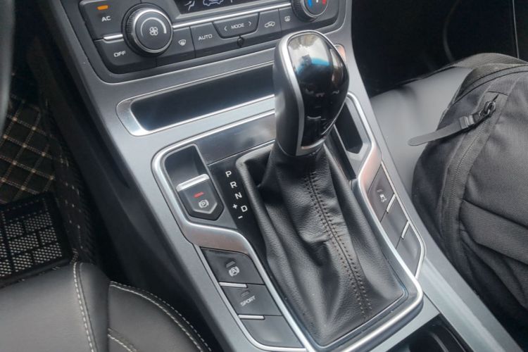 GEELY Emgrand 2019 car image #14