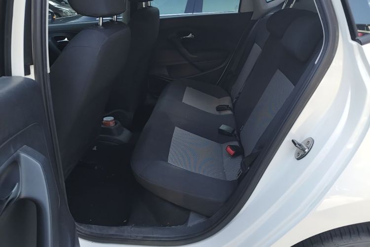 Volkswagen Polo 2018 car image #17