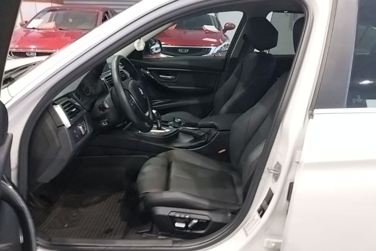 BMW 3 Series 2018 imagen de coche #15