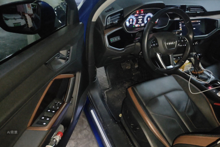 Audi Q3 2020 car image #18