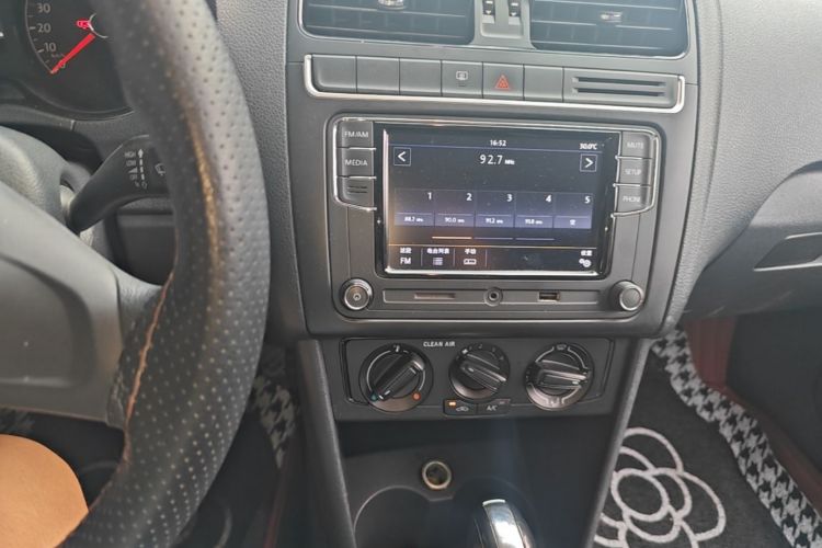 Volkswagen Polo 2017 car image #13
