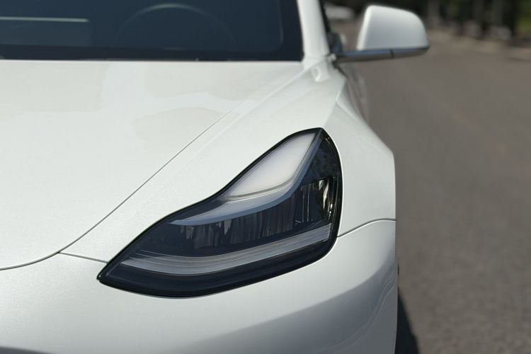 Tesla Model 3 2020 car image #25