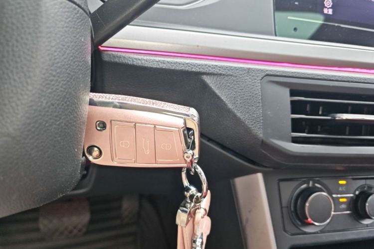 Volkswagen Polo 2021 car image #9