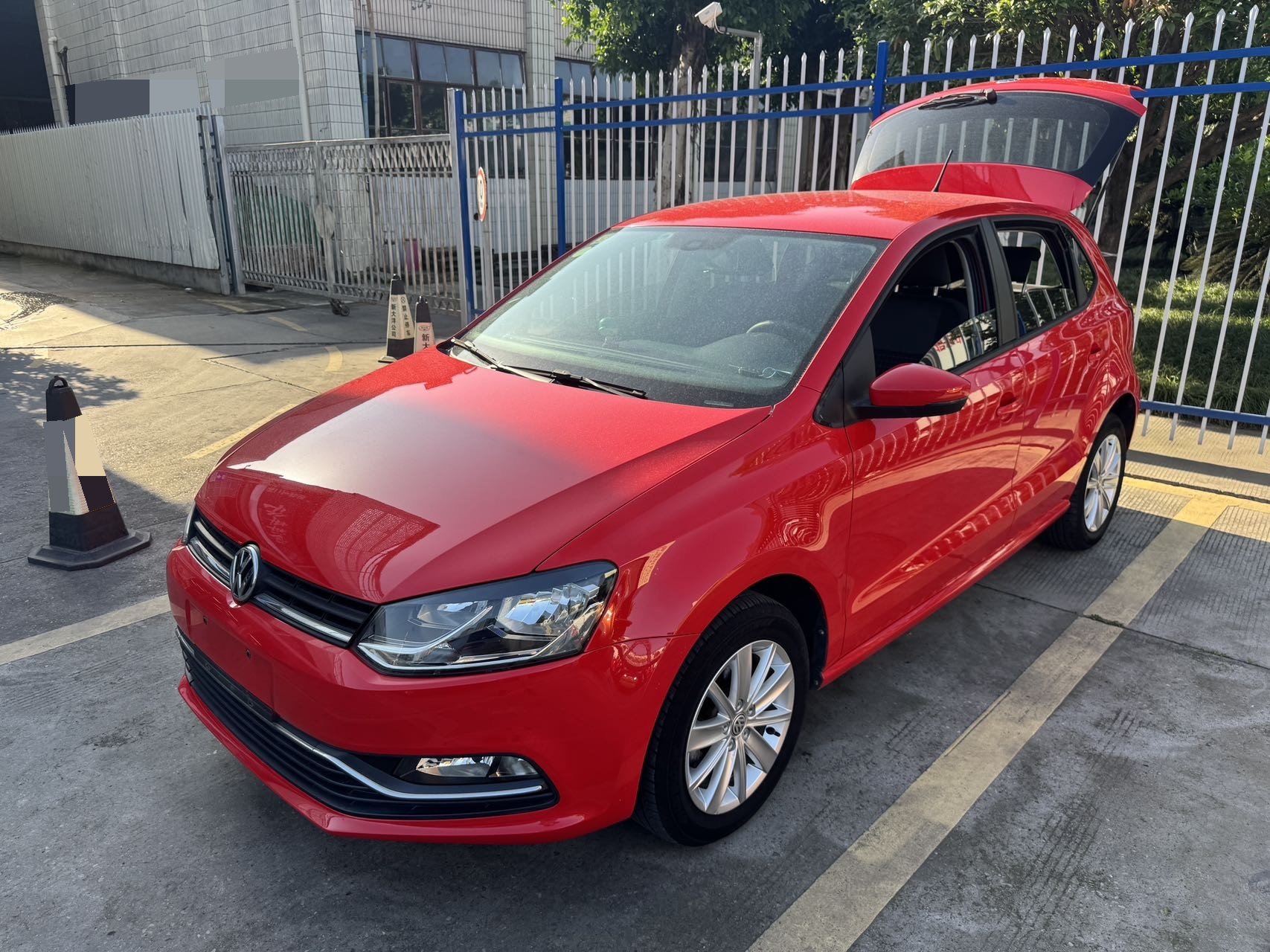 Volkswagen Polo 2015 Volkswagen Polo 2015 car image