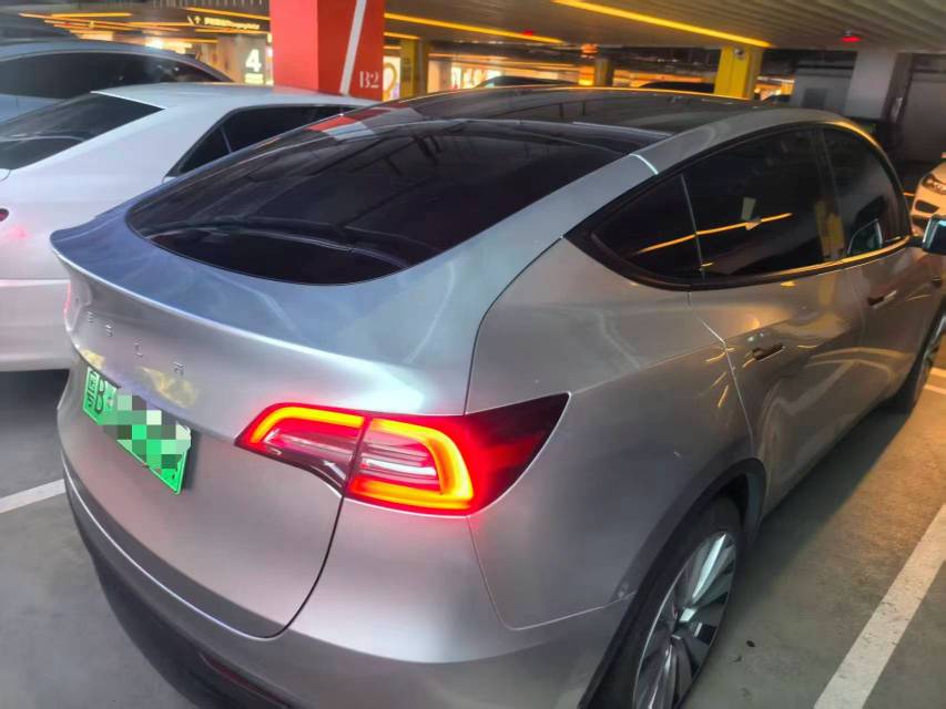 Tesla Model Y 2022 car image #11