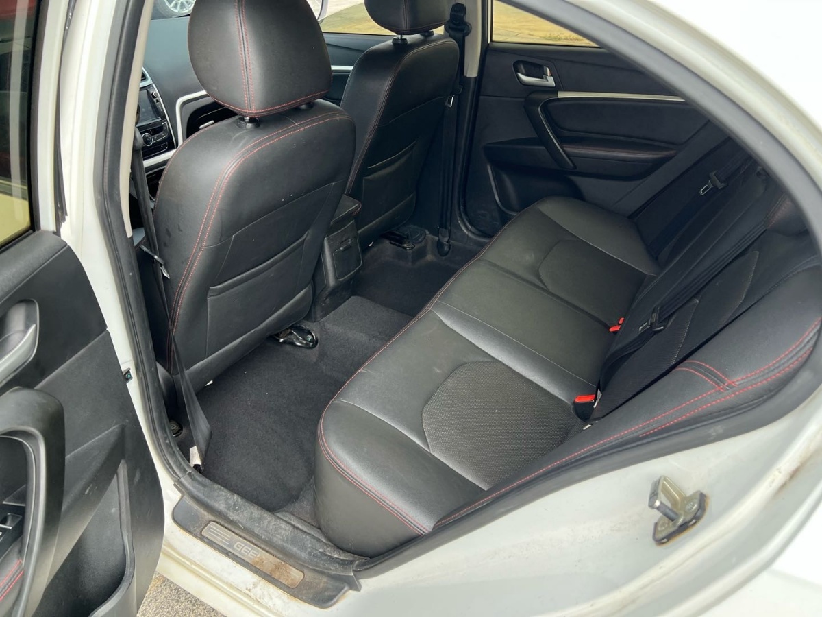 GEELY Emgrand 2015 car image #3