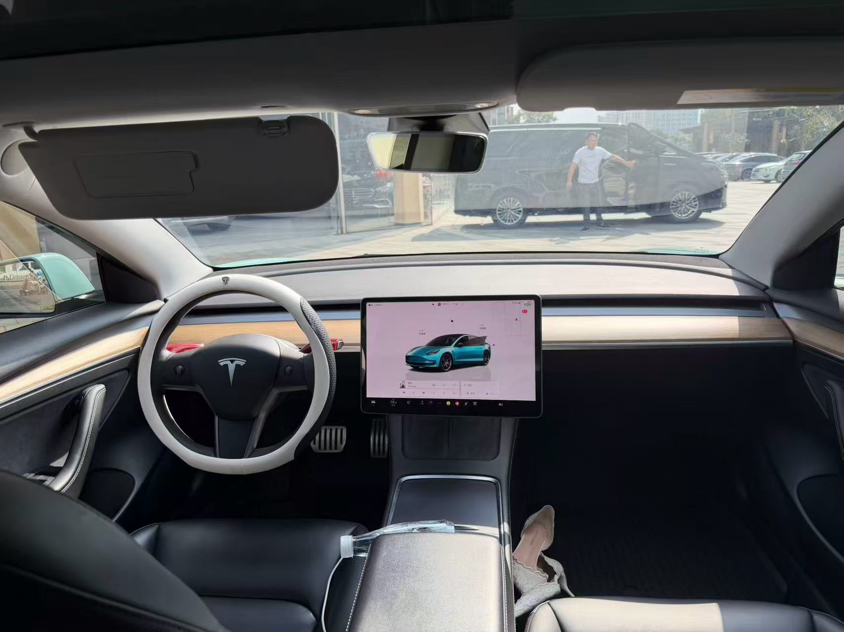 Tesla Model 3 2022 car image #2