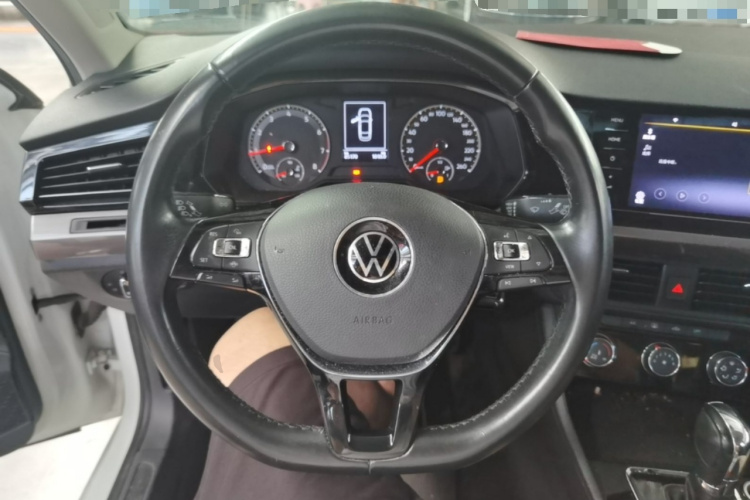 Volkswagen Bora 2022 car image #11