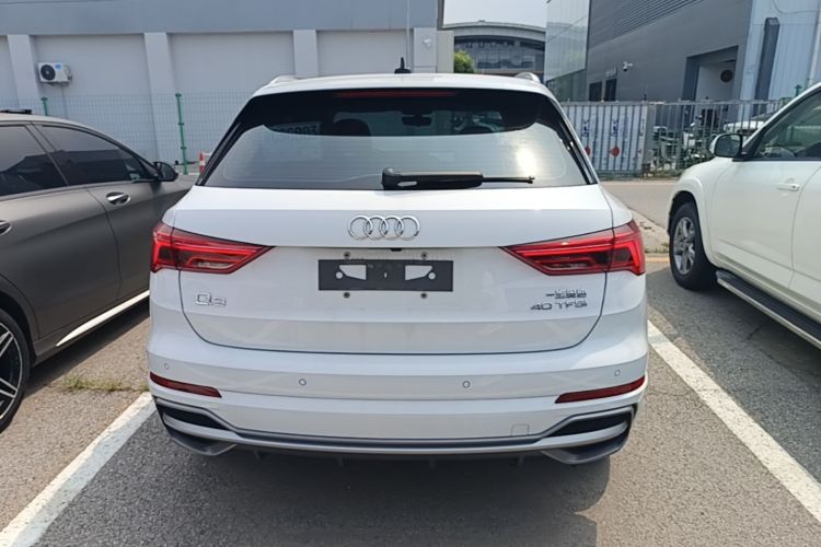 Audi Q3 2022 car image #6
