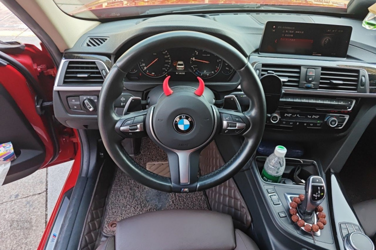 BMW 3 Series 2018 car image #12