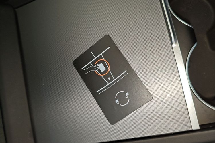 Tesla Model 3 2024 car image #9