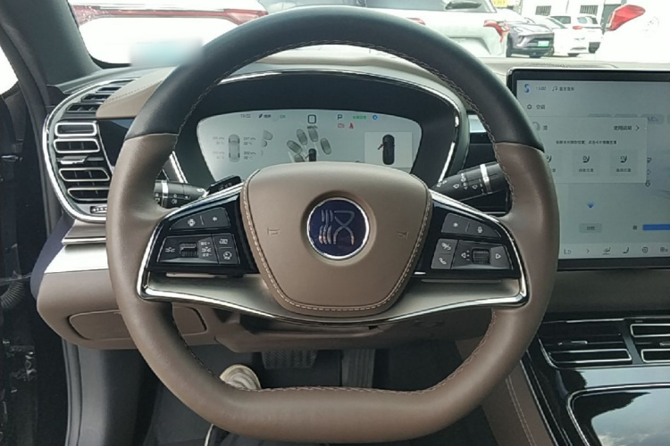 BYD Han 2025 car image #15