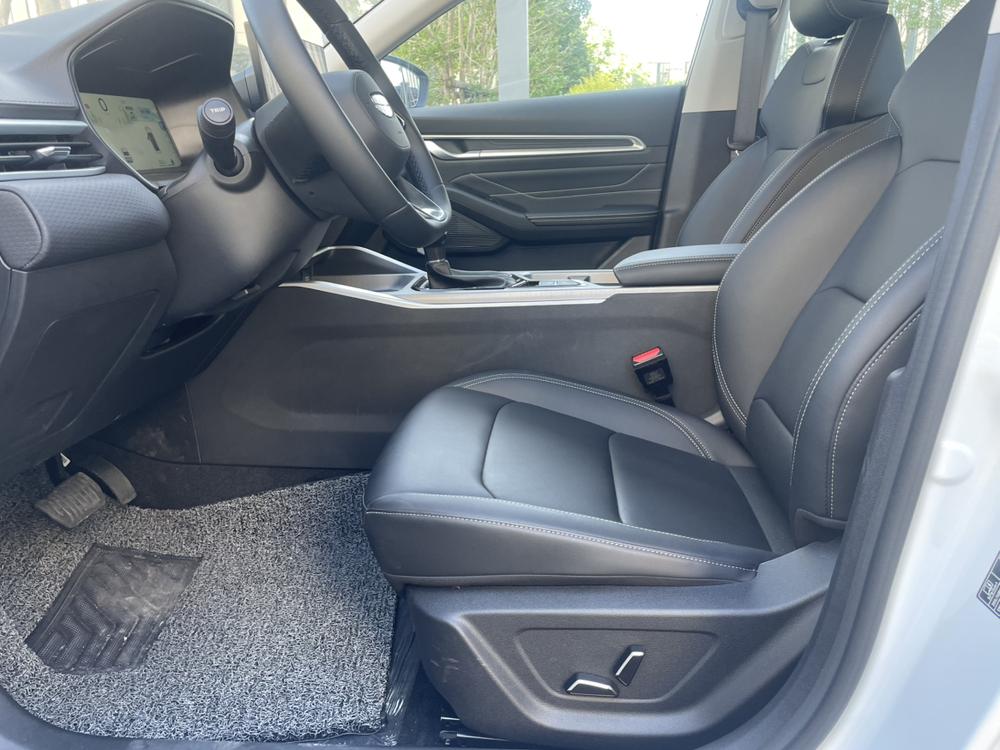 GEELY Emgrand 2025 car image #12
