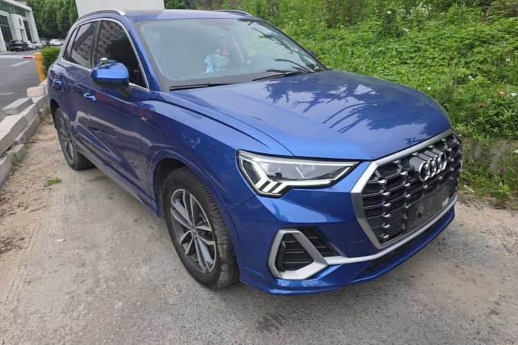 Audi Q3 2021 car image #4