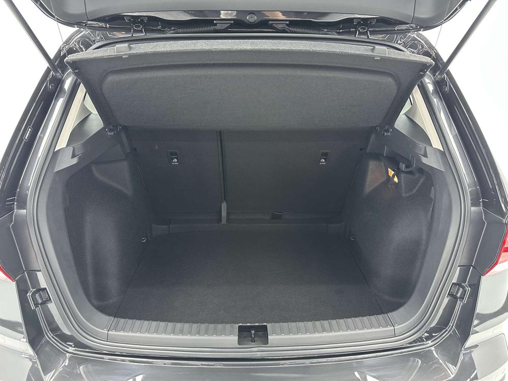 Volkswagen Tharu 2023 car image #18