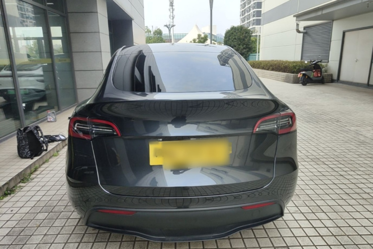 Tesla Model Y 2024 #6 Tesla Model Y 2024 car image #6