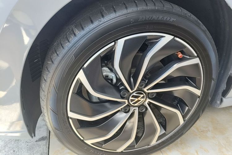 Volkswagen Golf 2021 car image #9