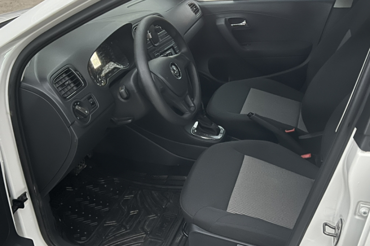 Volkswagen Polo 2017 car image #5