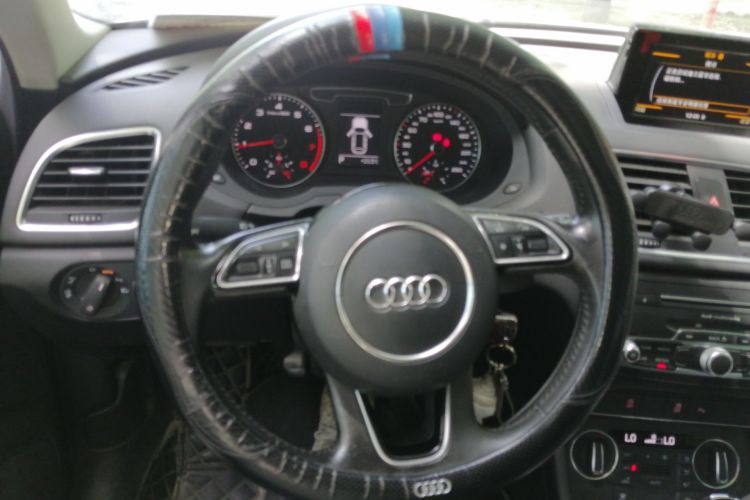 Audi Q3 2017 car image #11