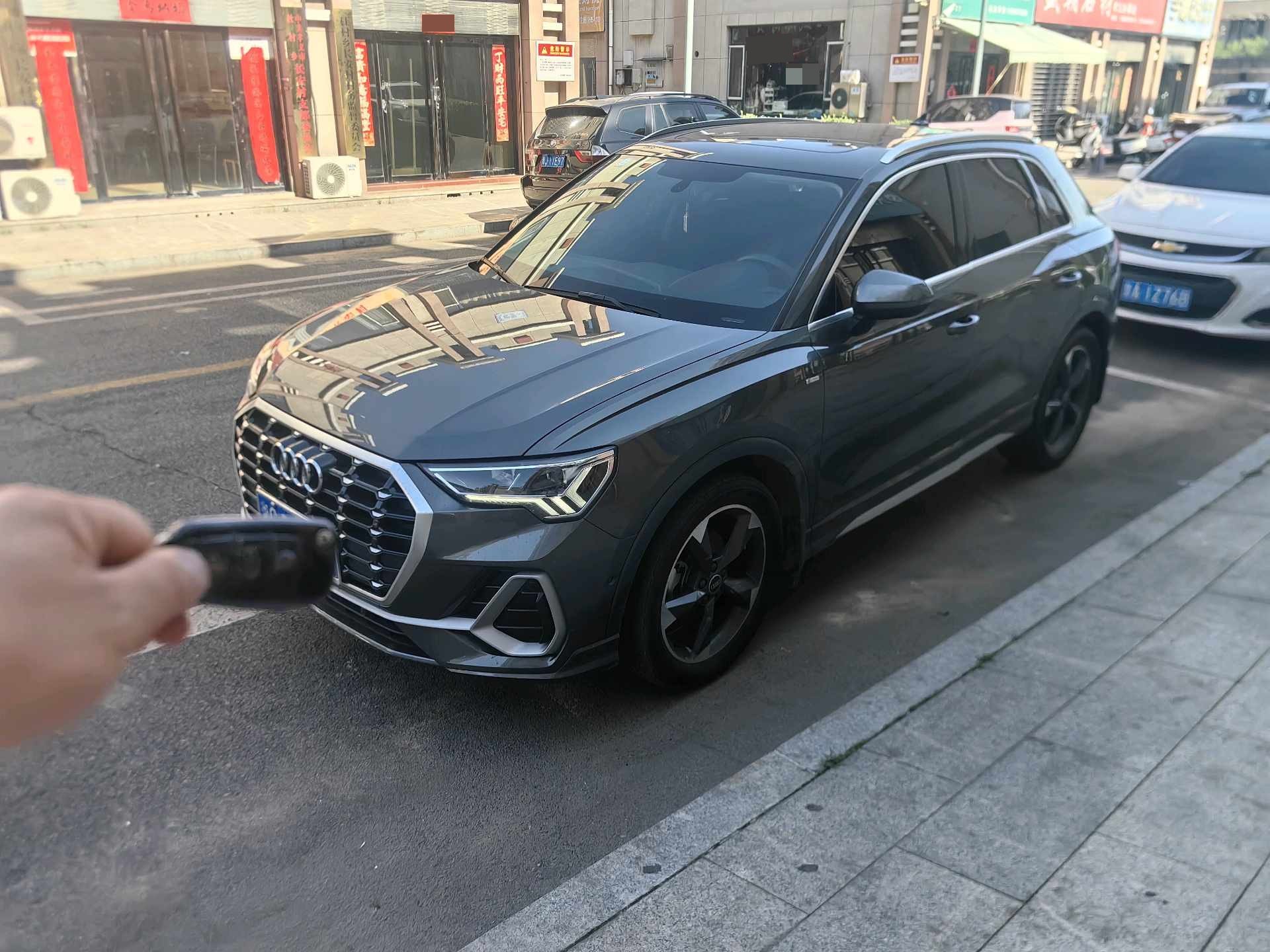 Audi Q3 2023 car image 