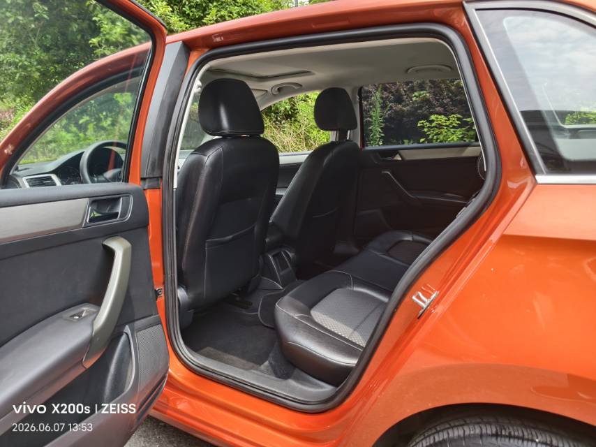 Volkswagen Santana 2015 car image #5