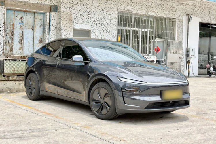 Tesla Model Y 2025 #9 Tesla Model Y 2025 car image #9